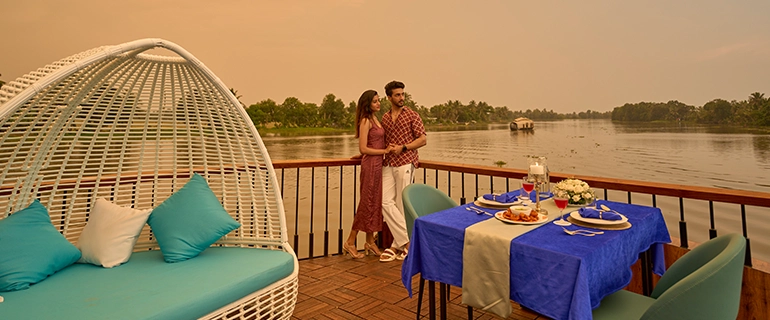 Honeymoon packages Alappuzha houseboat. Blue jelly Cruises Best Luxury houseboat cruise in Alleppey Kerala